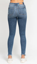 HW Skinny With Destroy and Shark Bit Hem