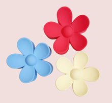 Oversize Matte Flower Hair Clip